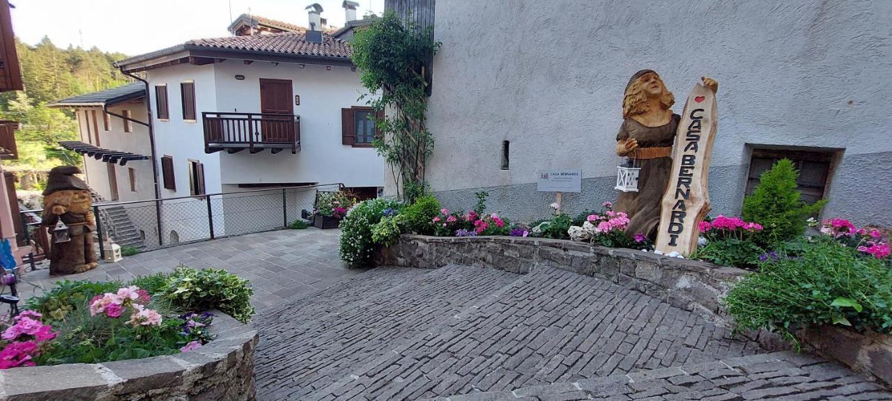 Loft Della Perpetua Di Casa Bernardi, Fuga Romantica Petfriendly Montagnaga  Bagian luar foto
